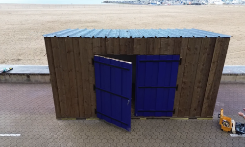 cabane violon sur le sable